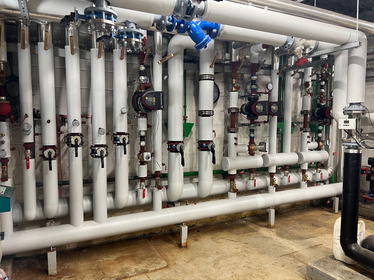 Installation de chaufferie et réseaux hydrauliques Neoka